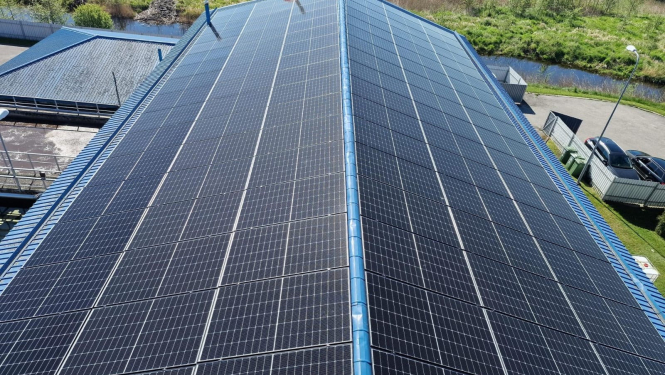 Rojā darbu uzsākusi SIA “Talsu ūdens” pirmā pašu izbūvētā saules elektrostacija