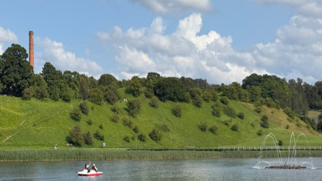 Iedzīvotāji diskutē par Talsu pilskalna attīstības iecerēm