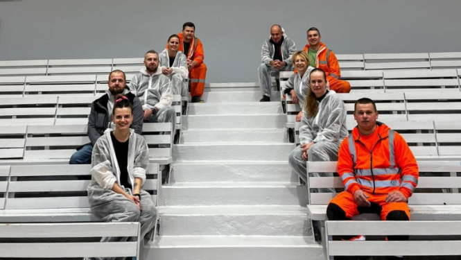 Uzņēmums SIA „SCHWENK Latvija” brīvprātīgā darba dienā īstenojis labdarības projektu  –  sakārtotas Talsu sporta nama telpas