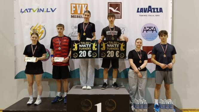 Talsu nakts turnīra badmintonā uzvarētāji