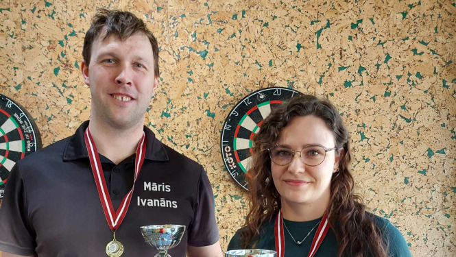 Abi kausa ieguvēji. Mērsraga meistarsacīkšu šautriņu mešanā 501 trešais posms