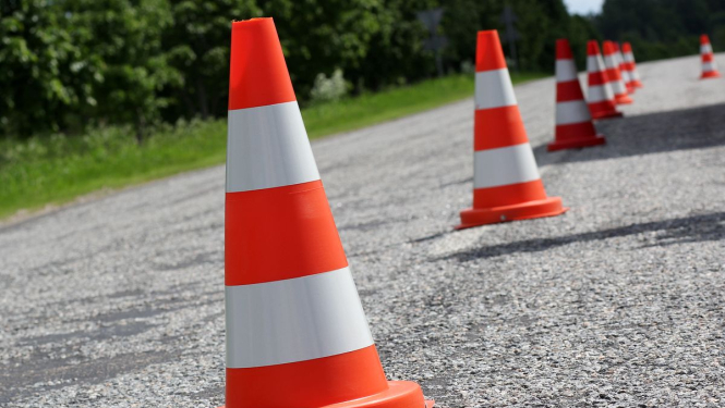 Ceļa remontdarbi. Konusi. Ilustratīvs attēls