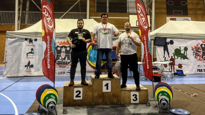 porta klubs „Dandijs” Latvijas atklātajā čempionātā spēka trīscīņā