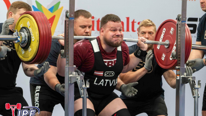 Edgars Tīfentāls pārstāvējis Dundagas sporta klubu „Dandijs” Pasaules čempionātā klasiskajā spēka trīscīņā