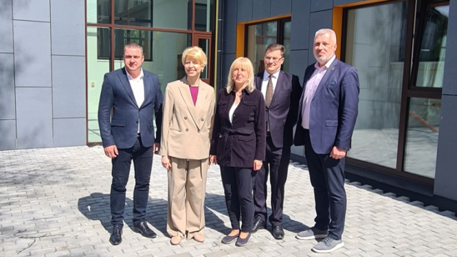 Izglītības un zinātnes ministre apmeklēja Talsu novada skolas