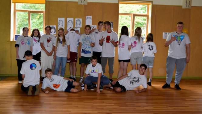 Jaunieši projektā Rojā