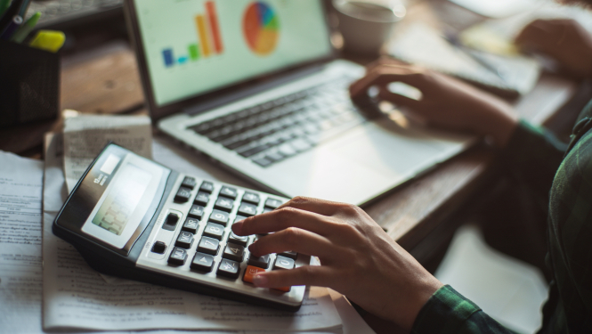 Kalkulators. Finanses. Budžets