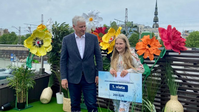 Kolkas pamatskolas skolniece