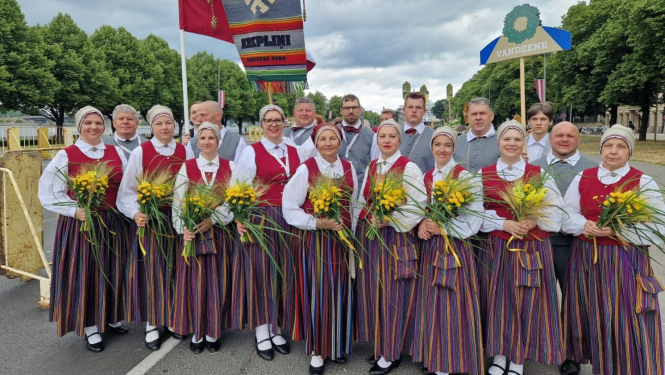 Deju kolektīvs "Krepliņi"