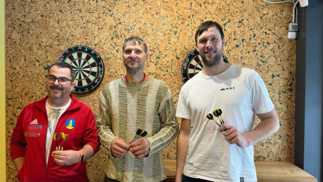 Uzvarētāji šautriņmešanā