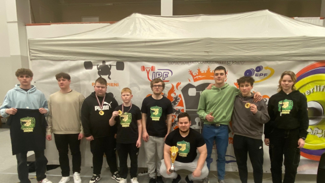 Sporta kluba „Dandijs” sportisti Latvijas čempionātā jauniešiem un junioriem spēka trīscīņā