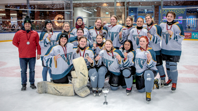 alsu sieviešu hokeja komanda izcīna sudraba medaļu Baltijas un Latvijas sieviešu hokeja čempionāta B grupā