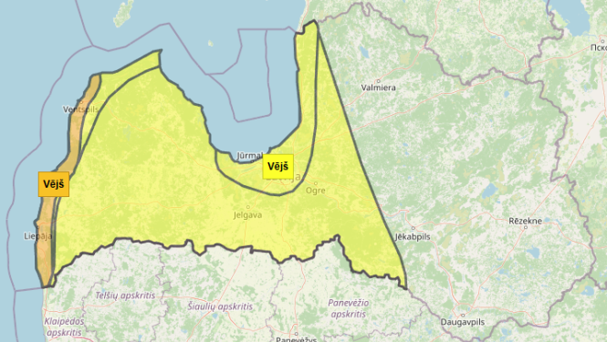 Gaidāma stipra snigšana un ļoti stiprs vējš piekrastē