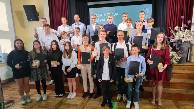 Noslēdzot mācību gadu, sumina Talsu novada skolēnus