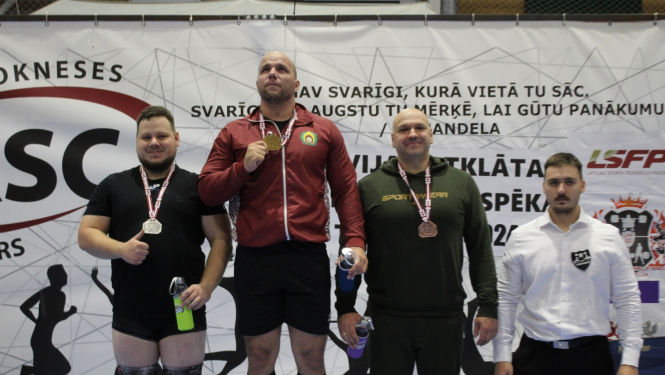 Sporta kluba „Dandijs” sportisti startē Latvijas Open čempionātā spēka trīscīņā