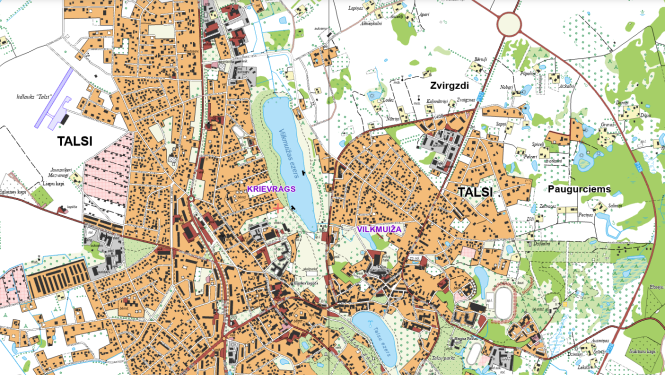 Talsu pilsētas karte ar apkaimju nosaukumiem, tostarp Talsi, Kriev­rags, Vilkmuiža un Paugurciems; redzami ielu tīkls, apbūve, meži un ezeri.