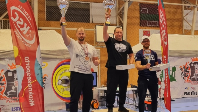 Talsu spēka atlēti Latvijas čempionātā spēka trīscīņā
