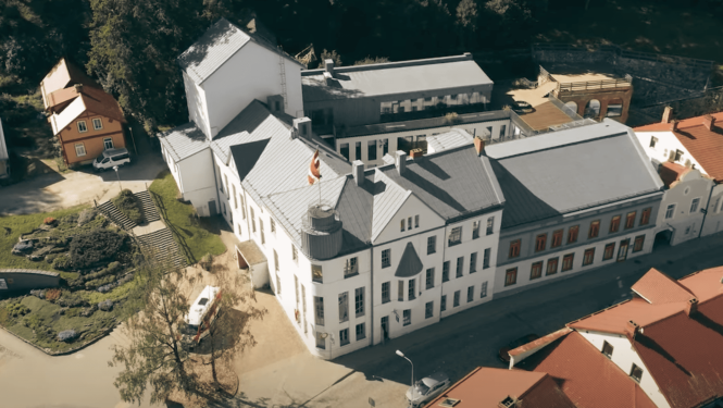 Talsu Tautas nams no putna lidojuma