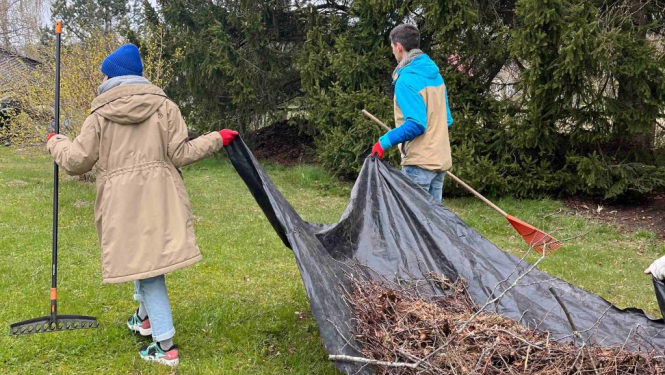 Aizvadīta rudens talka pie Lībiešu tautas nama Mazirbē