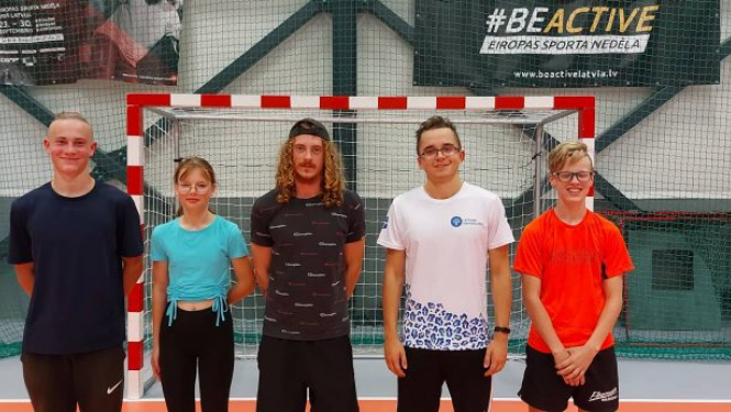 „Zaļā” komanda (Leo Adamovičs, Marta Dakstiņa, Roberts Dižpēteris, Kaspars Zaļkalns un Tomass Ratenieks).