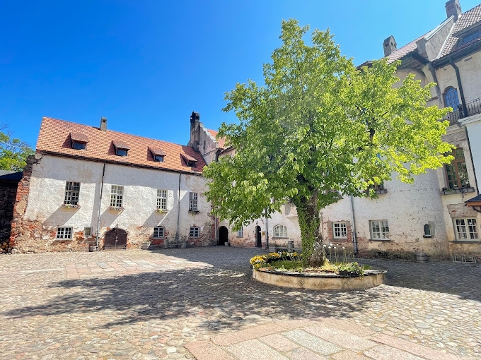 Dundagas Mākslas un mūzikas skola