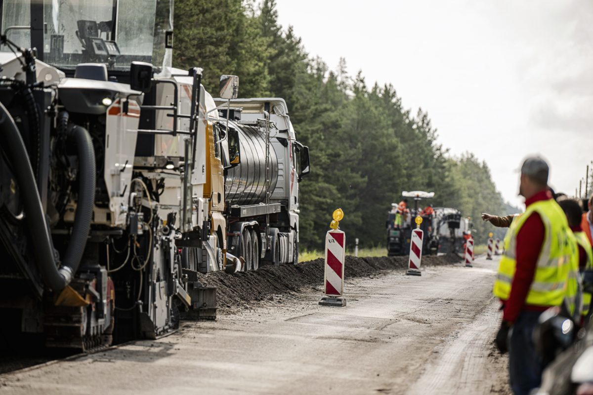 Ceļu nozare iepazīstas ar BSM tehnoloģiju. Starp Upesgrīvu un Valgalciemu ieklāts eksperimentālais posms