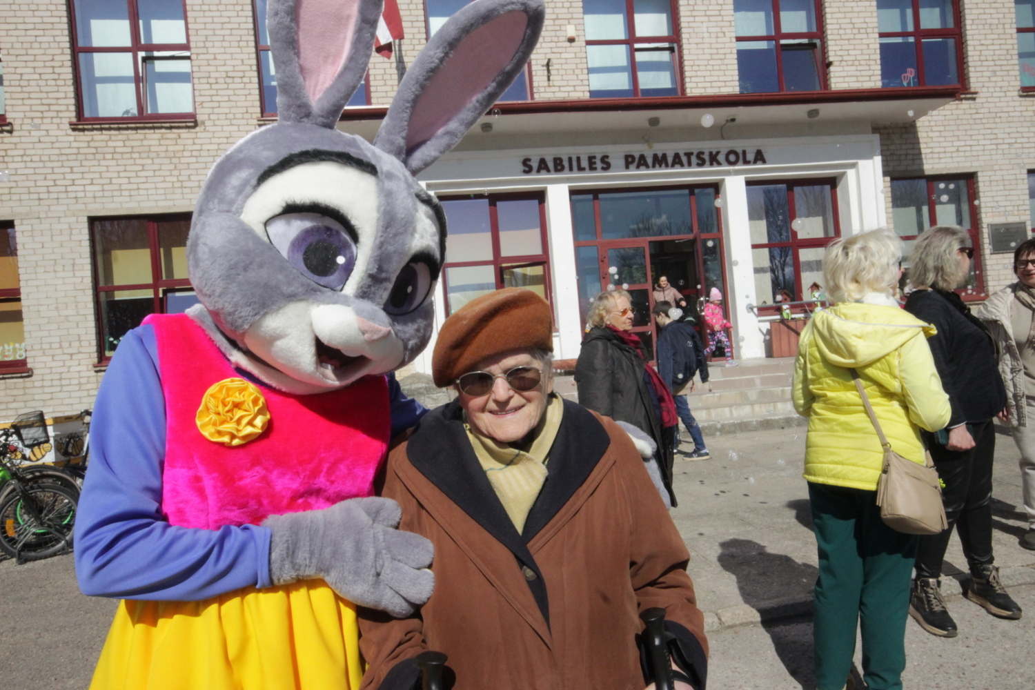 Foto ar 102 gadnieci un zaķi