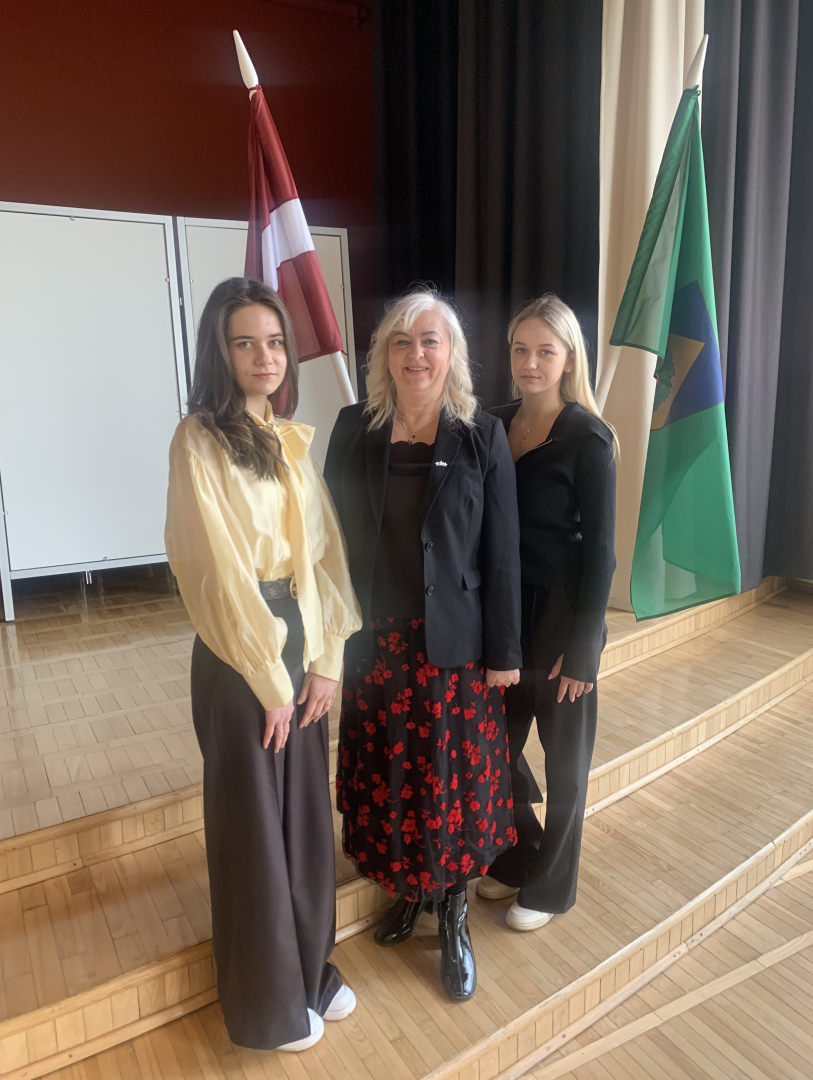 Ēnu dienā pašvaldību apmeklē zinātkāri jaunieši