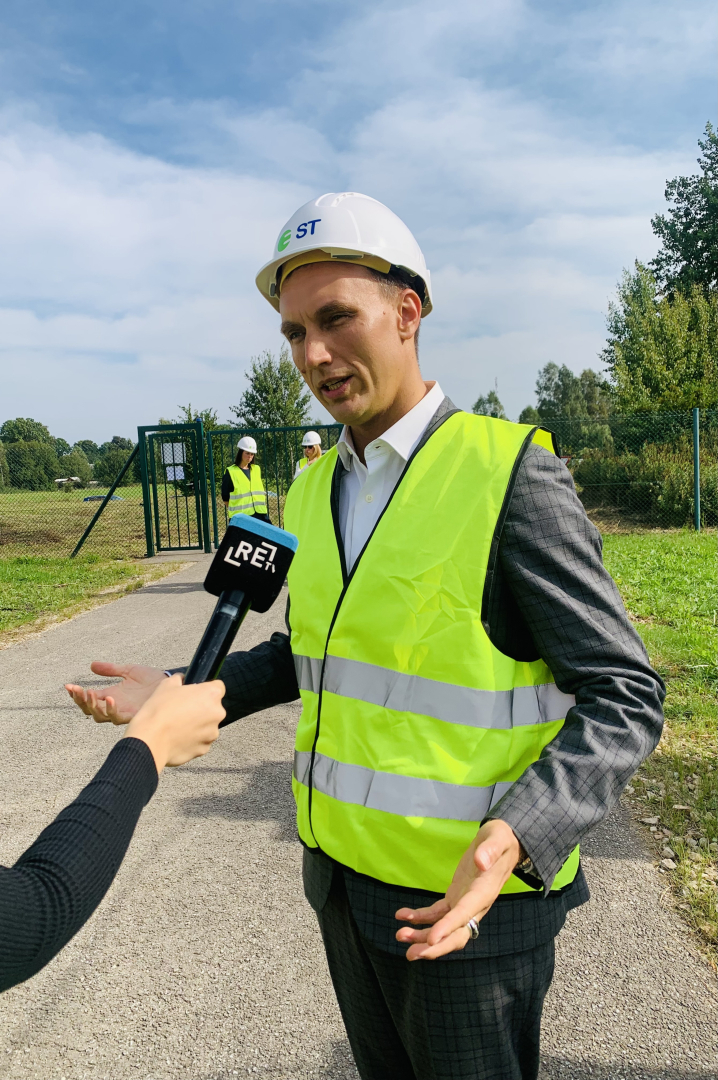 Klimata un enerģētikas ministrs Kaspars Melnis reģionālajā vizītē apmeklē Talsu novadu