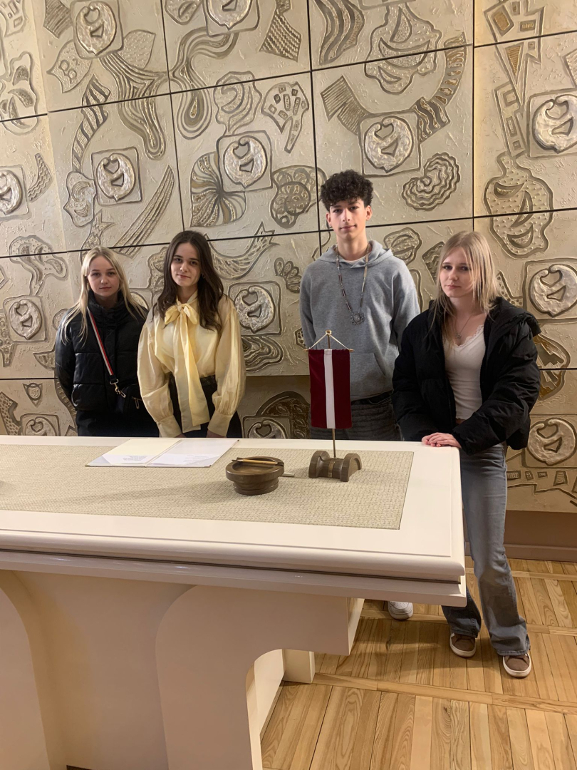 Ēnu dienā pašvaldību apmeklē zinātkāri jaunieši