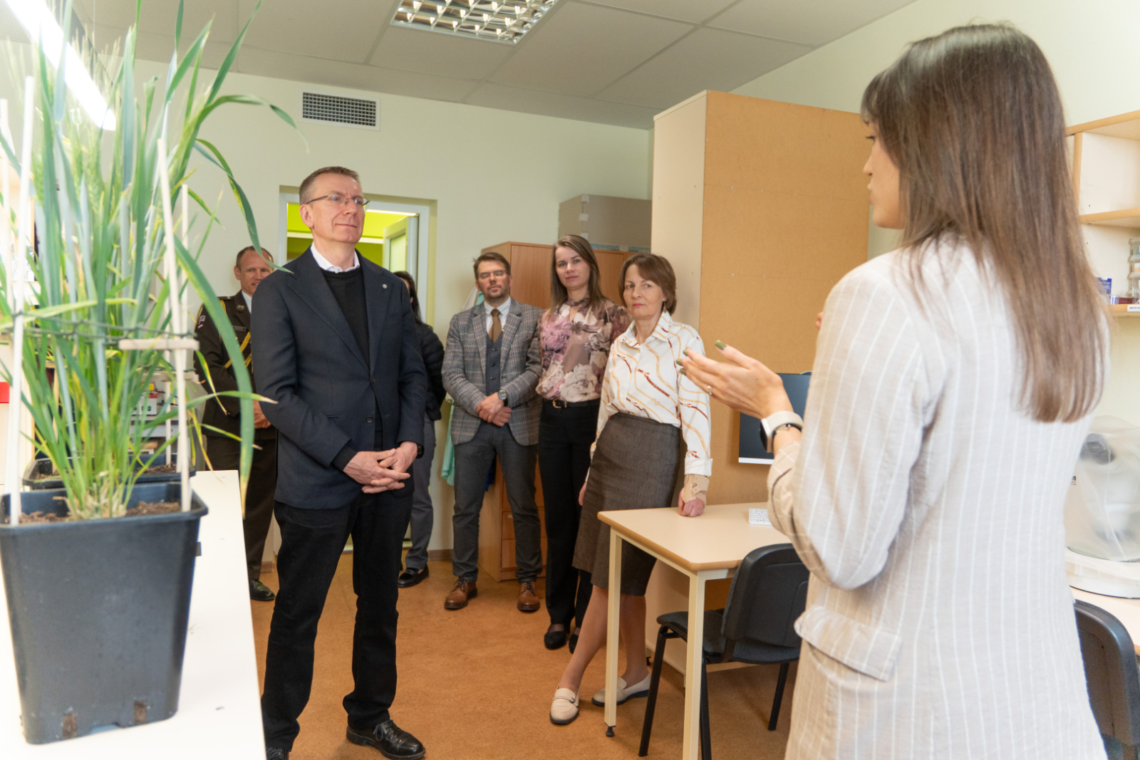 Prezidents Agroresursu un ekonomikas institūta Stendes pētniecības centrā_5