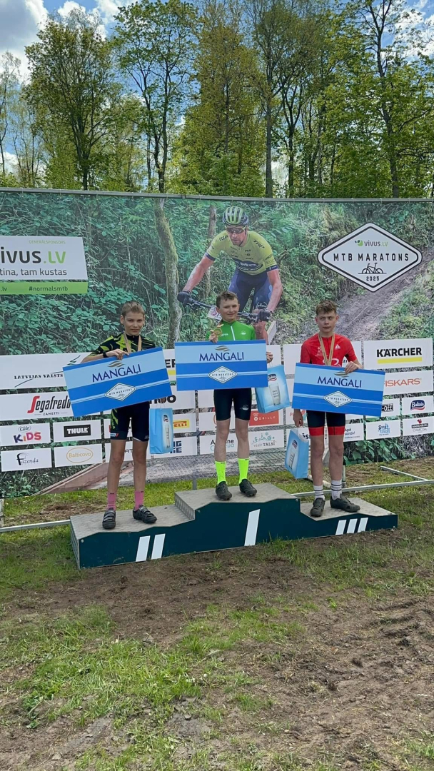 Riteņbraucēji Kamparkalnā