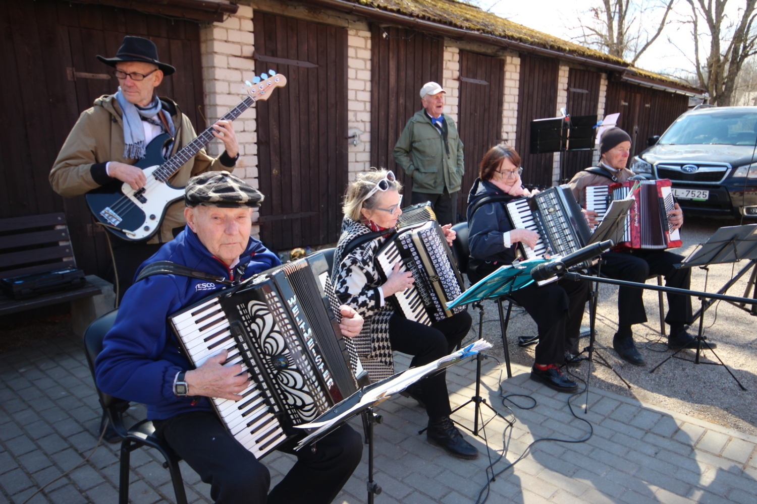 Foto ar Saldus akordeonistiem