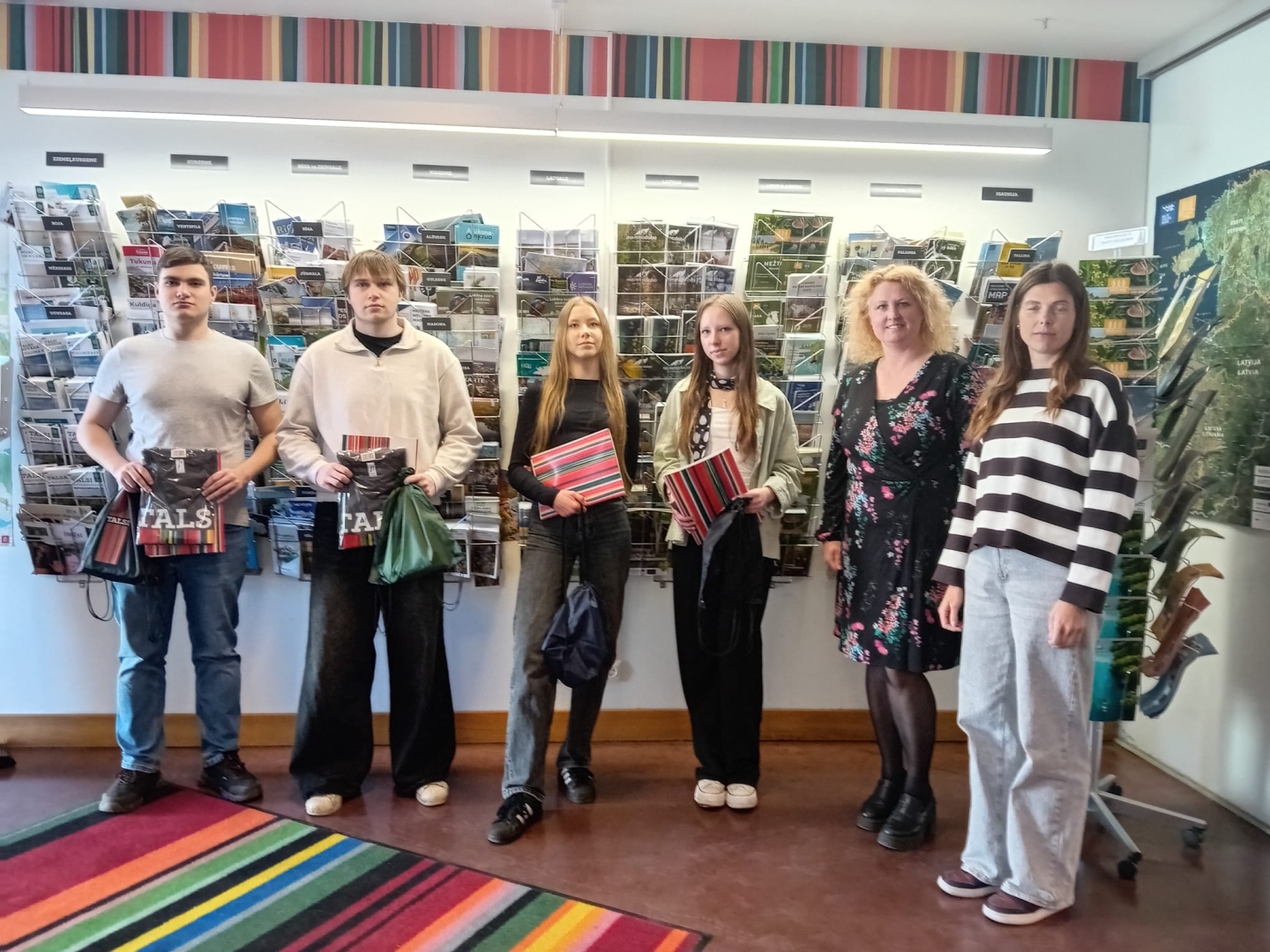 Ēnu dienā pašvaldību apmeklē zinātkāri jaunieši