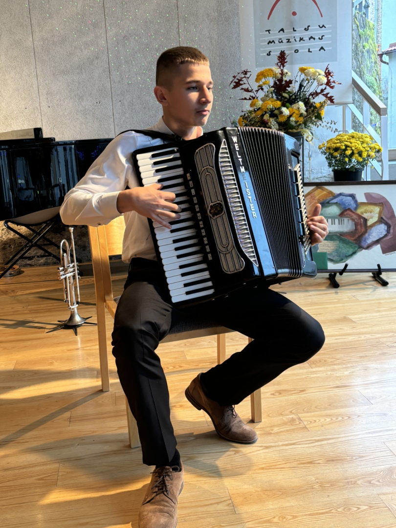 Talsu Mūzikas skolai 70