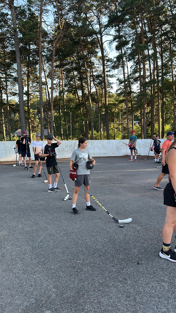 Treniņnometne Rojā hokeja nodaļas audzēkņiem