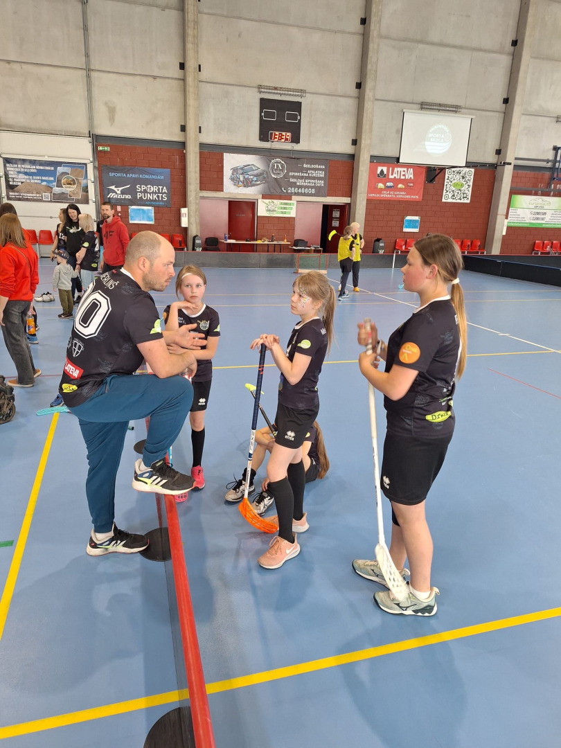 U8 florbola meitenes