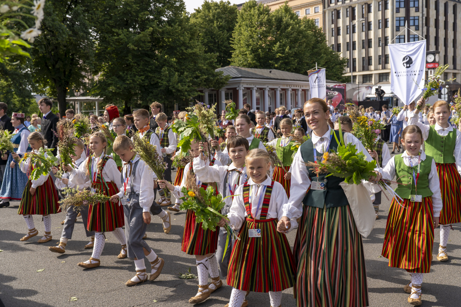 XIII Latvijas Skolu jaunatnes dziesmu un deju svētki