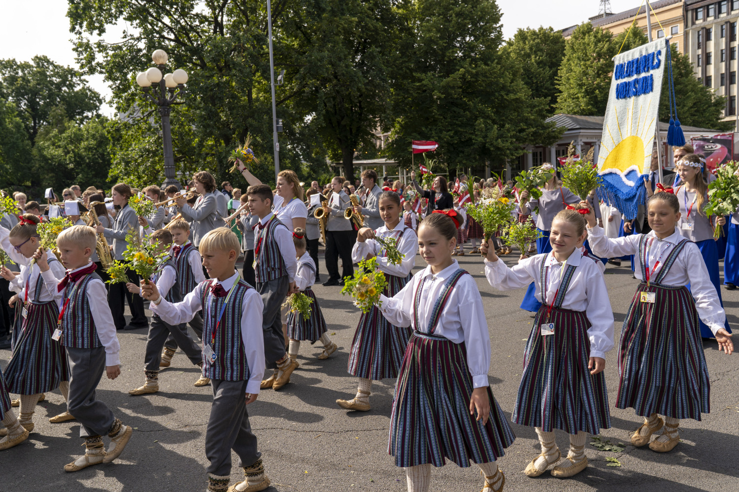 XIII Latvijas Skolu jaunatnes dziesmu un deju svētki