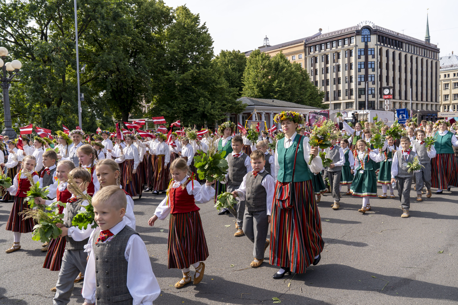 XIII Latvijas Skolu jaunatnes dziesmu un deju svētki