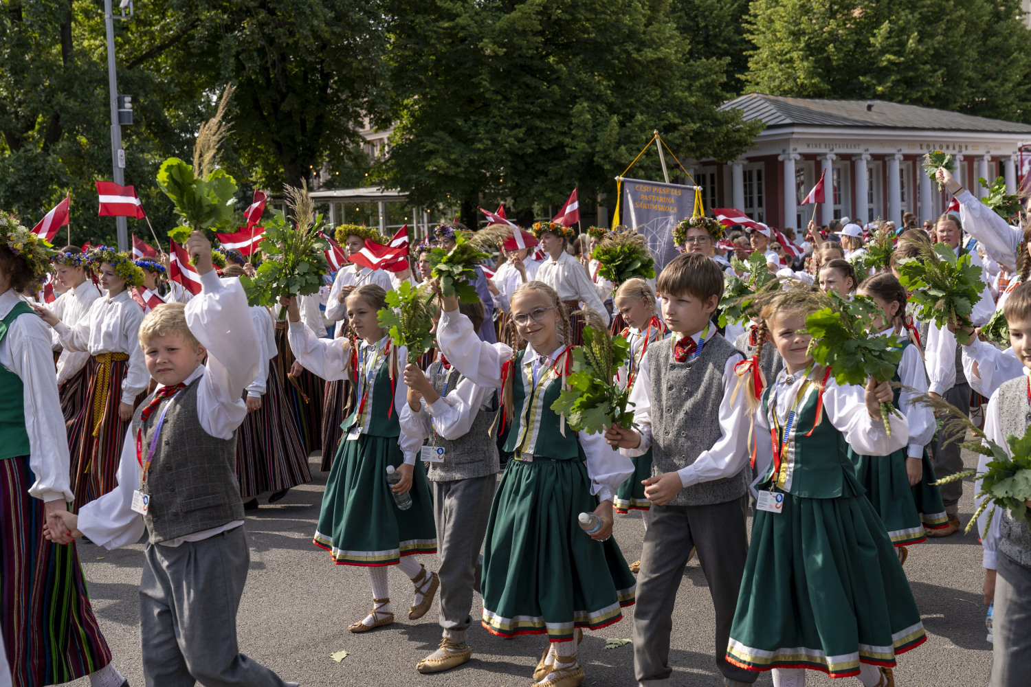 XIII Latvijas Skolu jaunatnes dziesmu un deju svētki