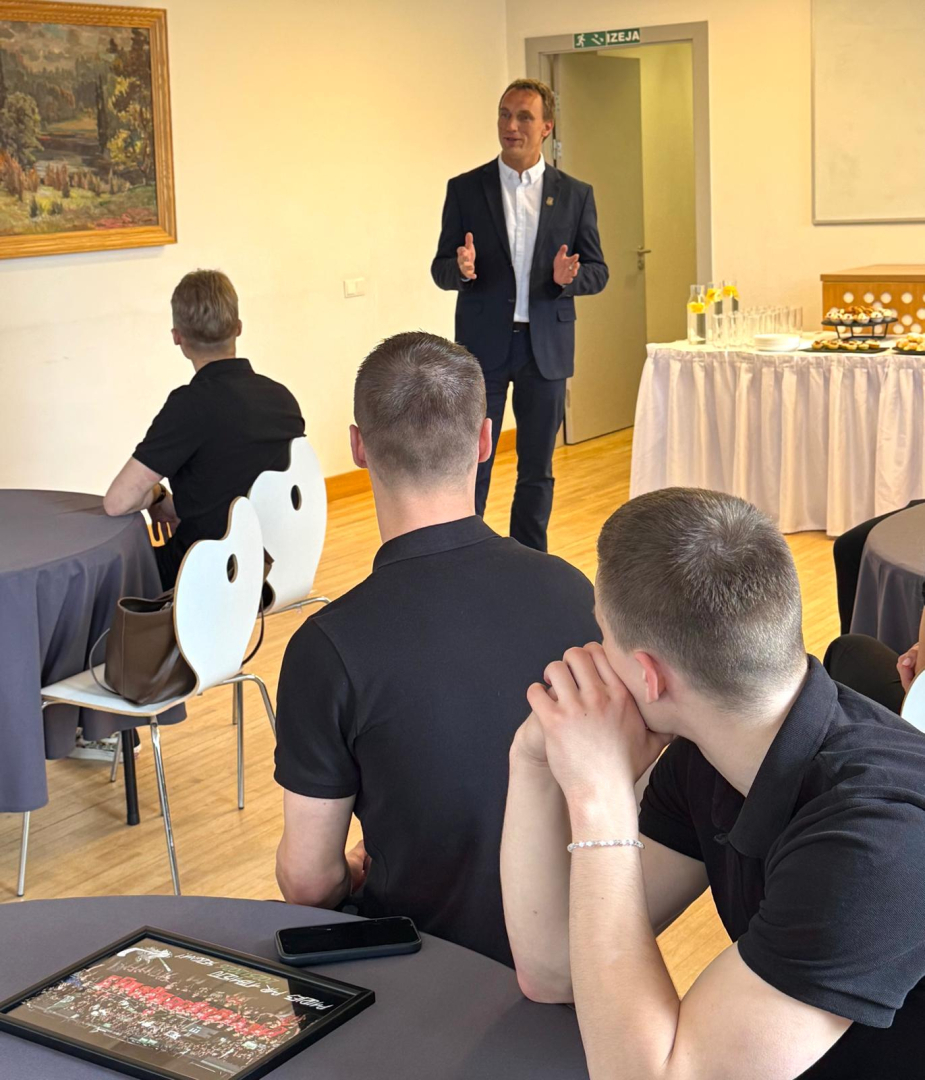 Ansis Bērziņš saka runu