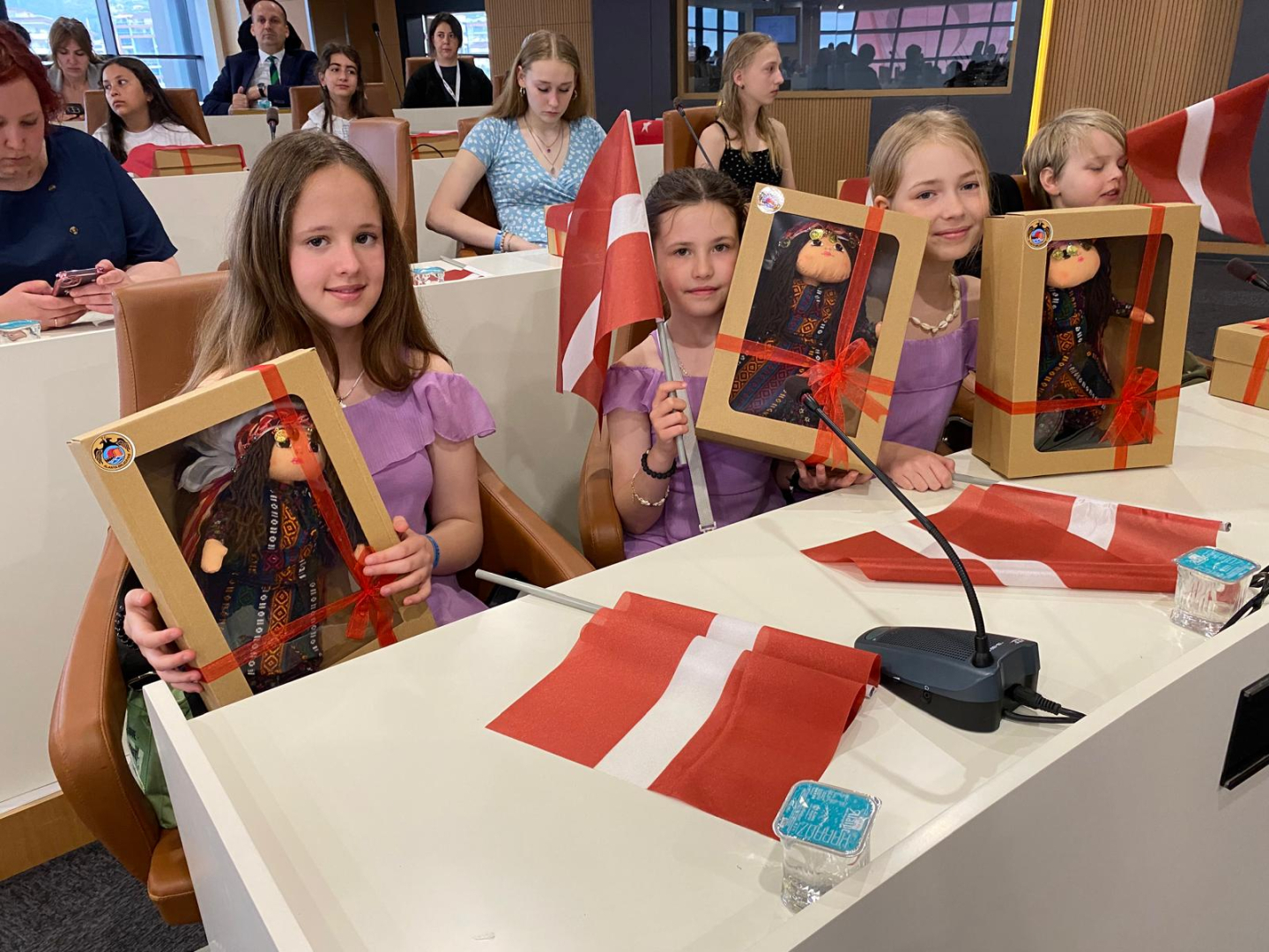 Talsu novada bērni ar lellēm