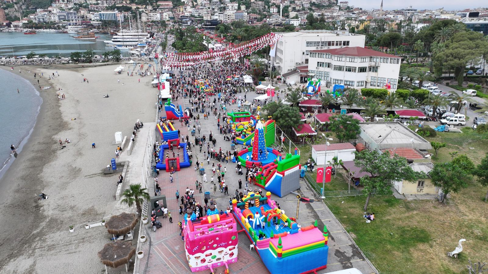 Skats no augšas uz festivālu