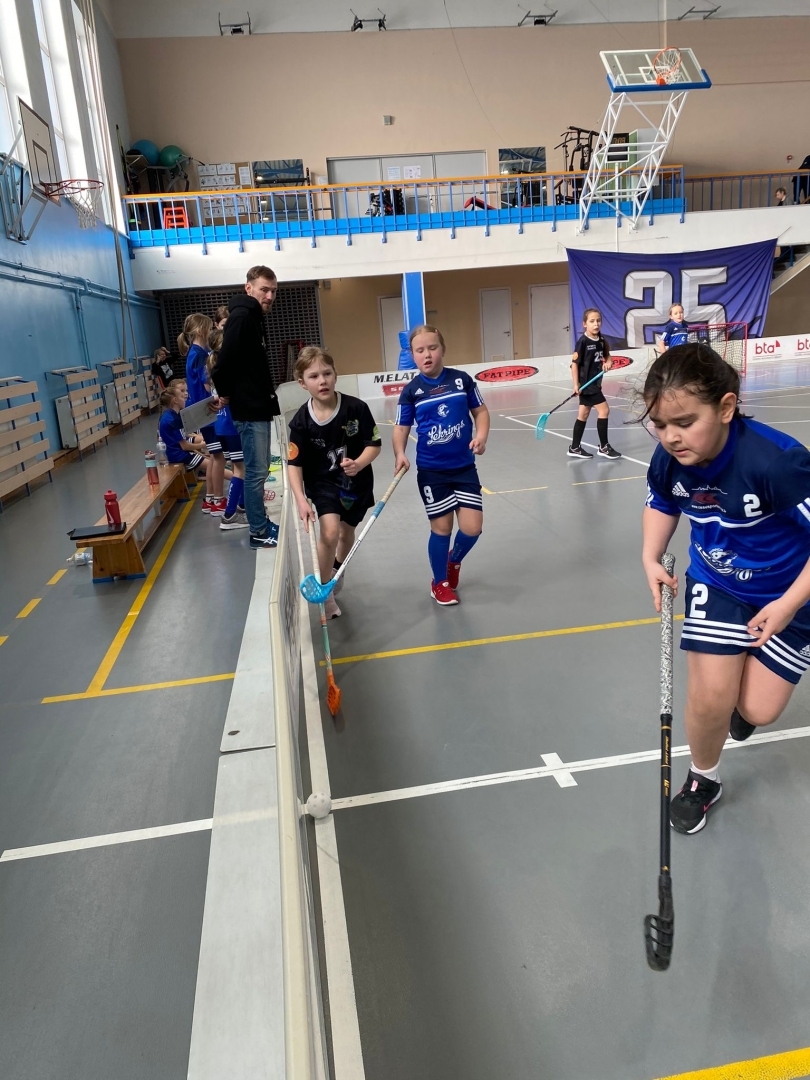 Florbola spēle U10 meitenēm
