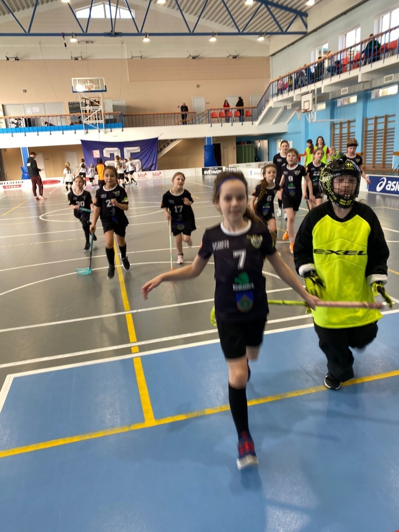 Florbola spēle U10 meitenēm