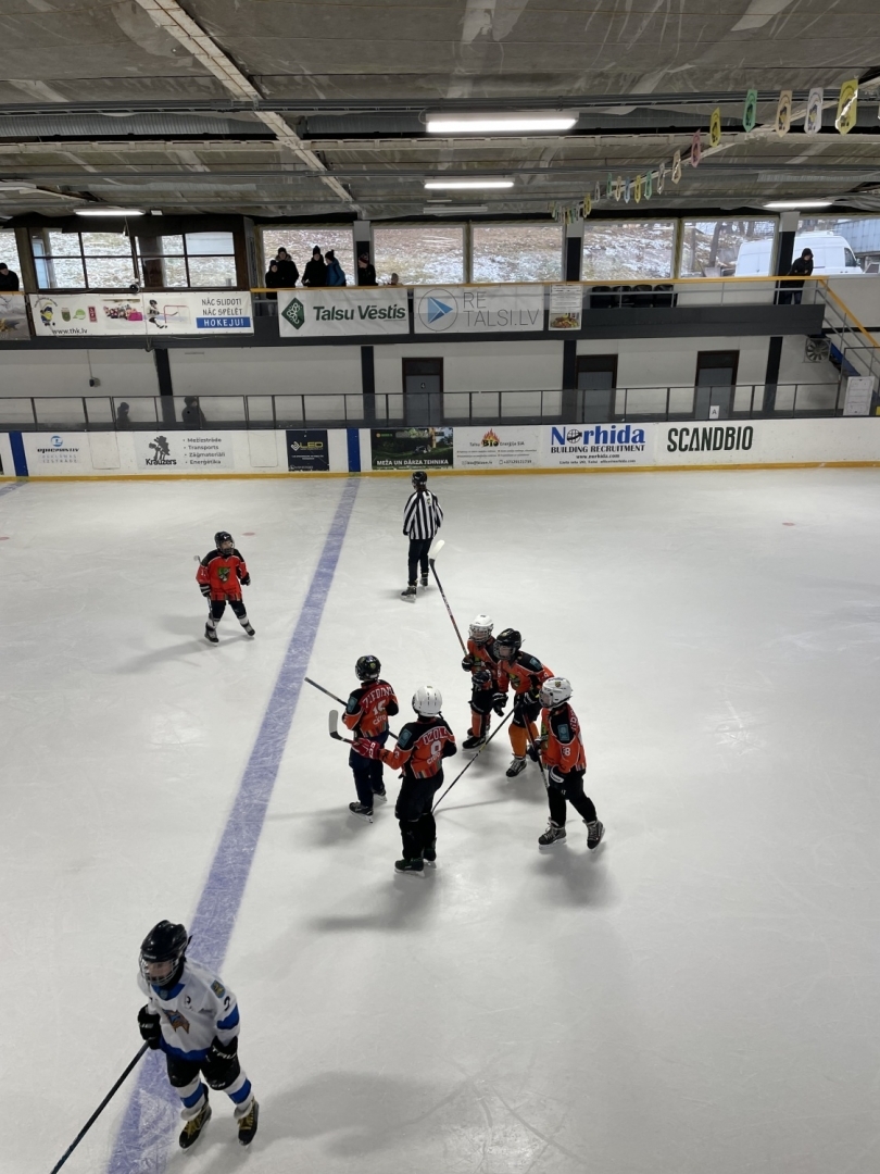 Hokeja spēle U12 grupai attēls