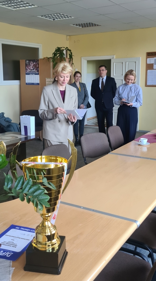 Izglītības un zinātnes ministre apmeklēja Talsu novada skolas
