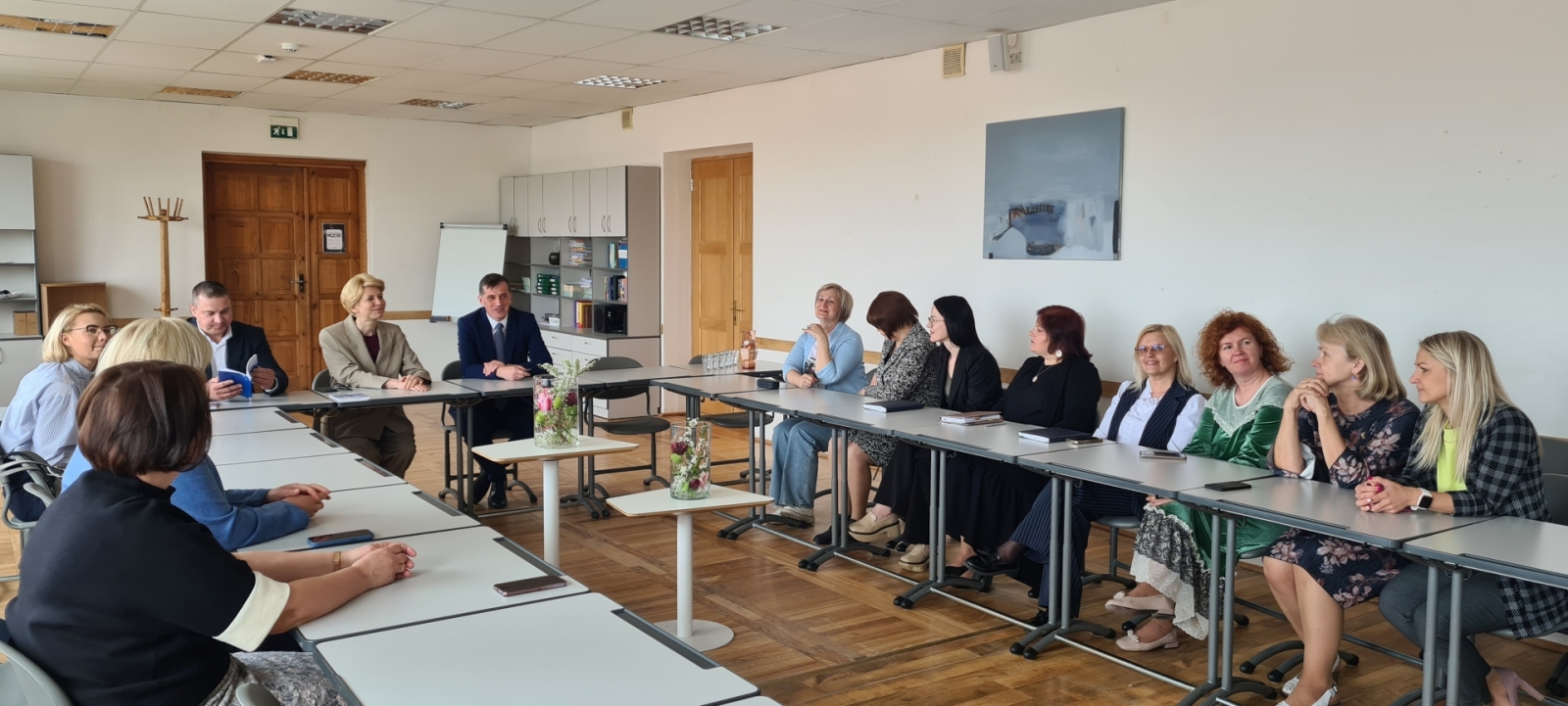 Izglītības un zinātnes ministre apmeklēja Talsu novada skolas