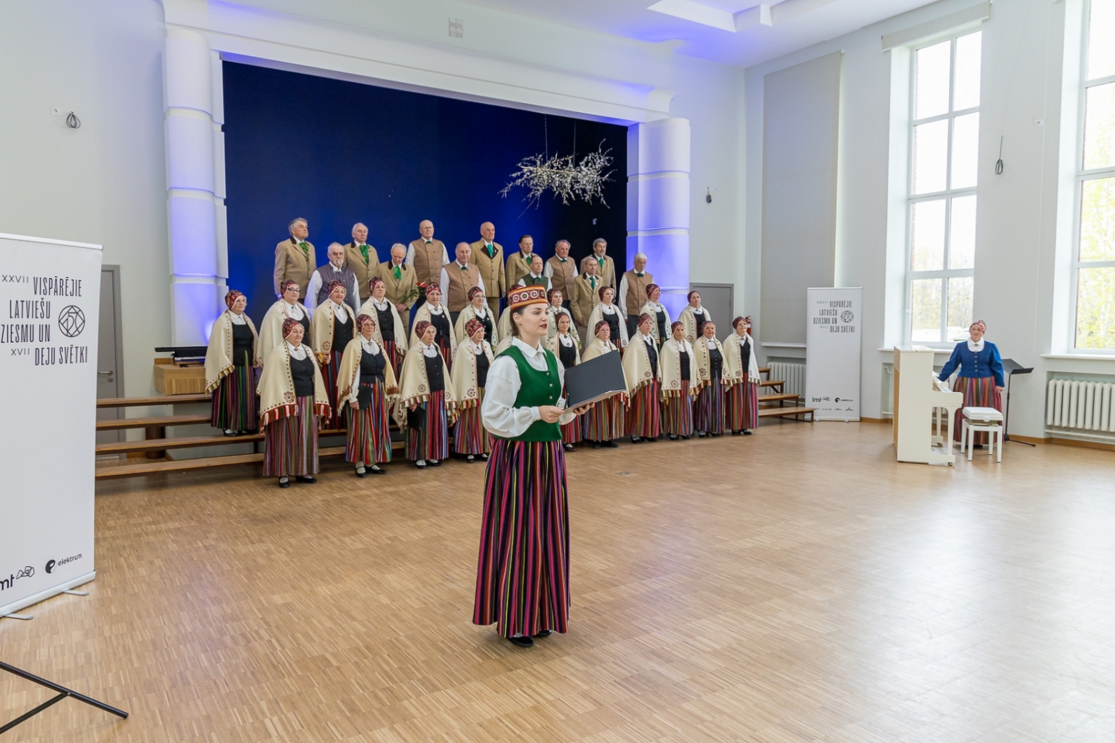 Talsu koru apriņķa repertuāra pārbaudes skates dalībnieki (Foto: K. Poriņš)